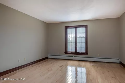 Living - 550 Lantern Hill Rd, Shavertown, PA 18708 photo 4 of 5