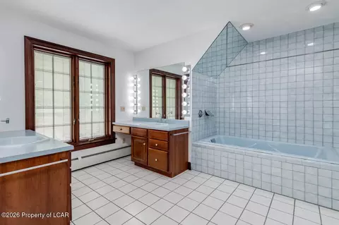 Bath - 550 Lantern Hill Rd, Shavertown, PA 18708 photo 3 of 8