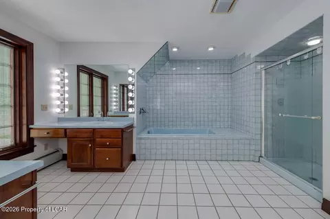 Bath - 550 Lantern Hill Rd, Shavertown, PA 18708 photo 2 of 8