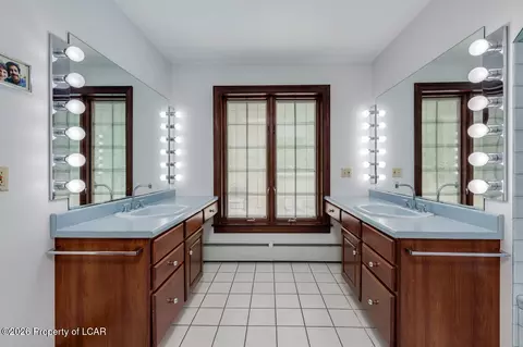 Bath - 550 Lantern Hill Rd, Shavertown, PA 18708 photo 4 of 8