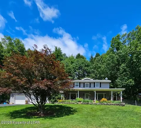 162 Cummings Rd, Dallas, PA 18612