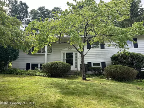 2 Kevin Dr, Mountain Top, PA 18707