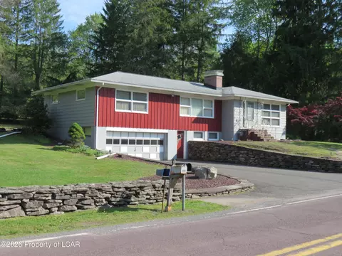 354 Country Club Rd, Dallas, PA 18612
