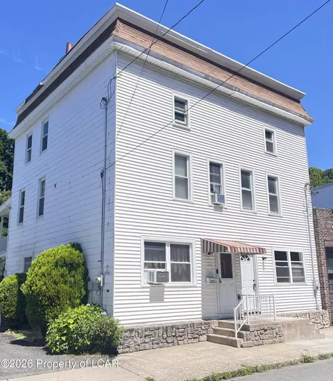 217 W Rowe St, Tamaqua, PA 18252