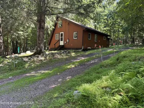 1270 Woodhaven Dr, White Haven, PA 18661