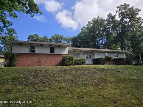 13 Mystic Dr, Mountain Top, PA 18707