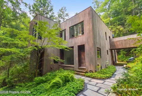 77 Sullivan Trl, Bear Creek Village, PA 18702