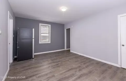 Living - 32 E Stanton St, Plains, PA 18705 photo 2 of 9
