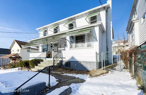 32 E Stanton St, Plains, PA 18705