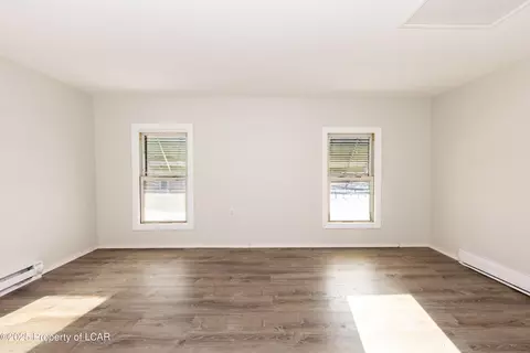 Living - 32 E Stanton St, Plains, PA 18705 photo 8 of 9