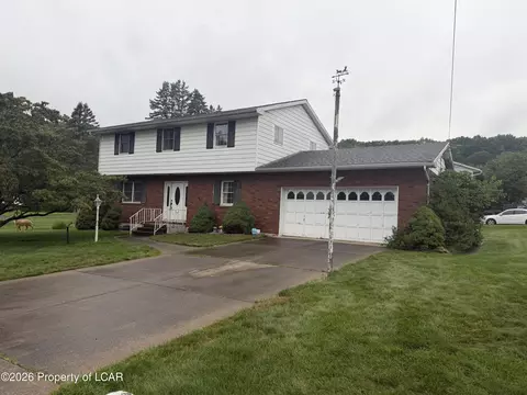 28 White Rock Ter, Courtdale, PA 18704