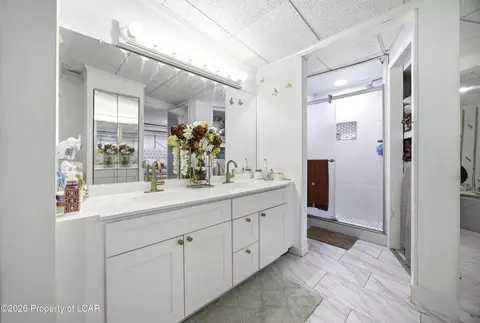 Bath - 1002 E 9th St, Hazle Township, PA 18201 photo 6 of 7