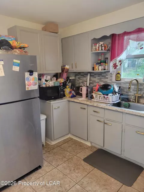 Kitchen - 414 E Mine St, Hazleton, PA 18201 photo 2 of 2