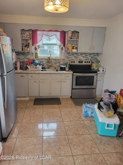 Kitchen - 414 E Mine St, Hazleton, PA 18201 photo 1 of 2