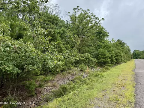 71 Peace Pipe Dr, Hazleton, PA 18202 photo 7
