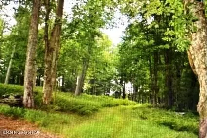 19 Golf Course Rd # J, Hunlock Creek, PA 18621