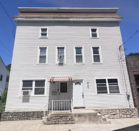 215 W Rowe St, Tamaqua, PA 18252