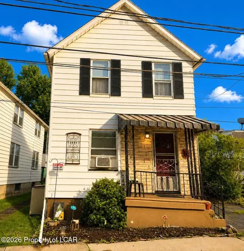 11 Weir Ln, Wilkes Barre, PA 18705