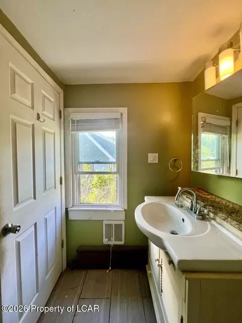 Bath - 27 Shaver Ave, Shavertown, PA 18708 photo 3 of 5