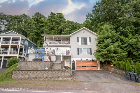 113 Lakeside Dr, Harveys Lake, PA 18618
