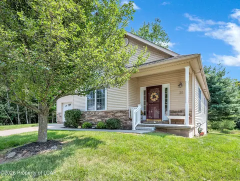36 Greenbriar Dr, Dallas, PA 18612