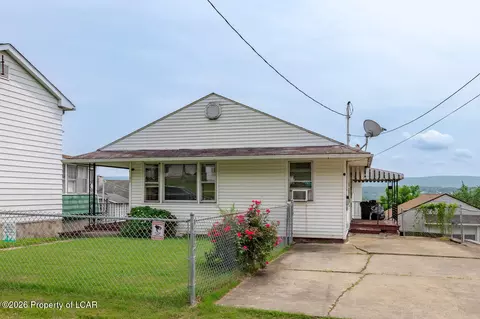 42 Cambria St, Plymouth, PA 18651