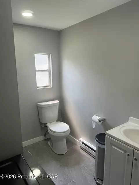 Bath - 37 Cardinal Cir, Shavertown, PA 18708 photo 2 of 2