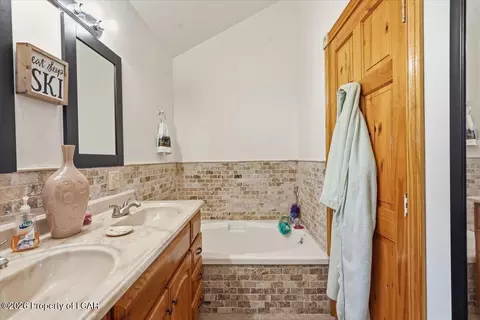 Bath - 16 Delaware Dr, Hazleton, PA 18202 photo 4 of 5