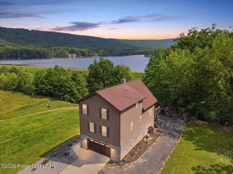 16 Delaware Dr, Hazleton, PA 18202
