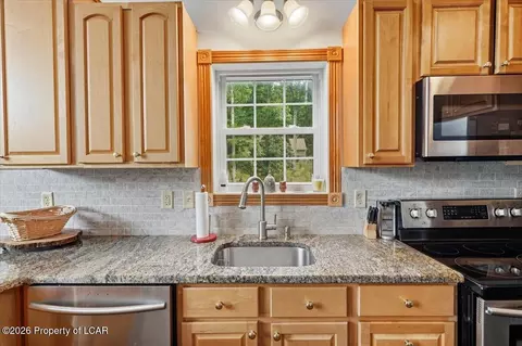 Kitchen - 16 Delaware Dr, Hazleton, PA 18202 photo 3 of 3