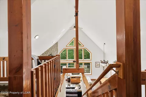 Entry Way - 16 Delaware Dr, Hazleton, PA 18202 photo 5 of 6