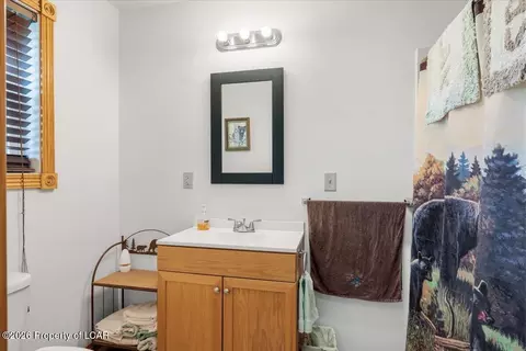 Bath - 16 Delaware Dr, Hazleton, PA 18202 photo 1 of 5