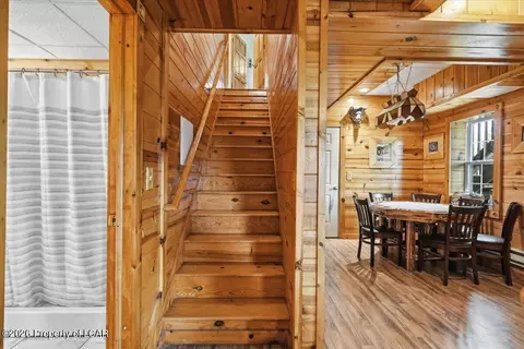 Entry Way - 16 Delaware Dr, Hazleton, PA 18202 photo 6 of 6