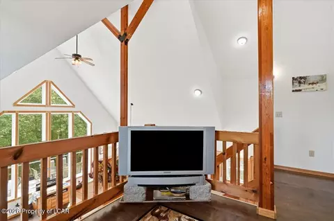 Entry Way - 16 Delaware Dr, Hazleton, PA 18202 photo 4 of 6