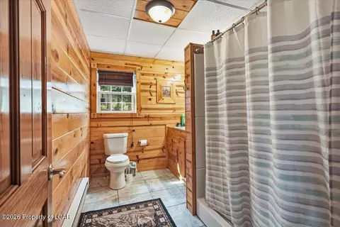 Bath - 16 Delaware Dr, Hazleton, PA 18202 photo 5 of 5