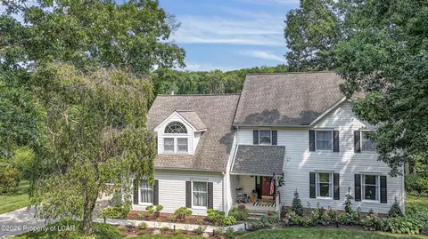 1014 Aspen Dr, Mountain Top, PA 18707
