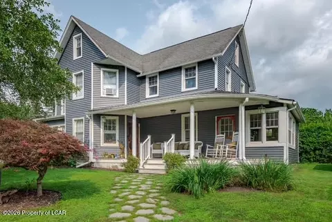 31 Parsonage St, Dallas, PA 18612