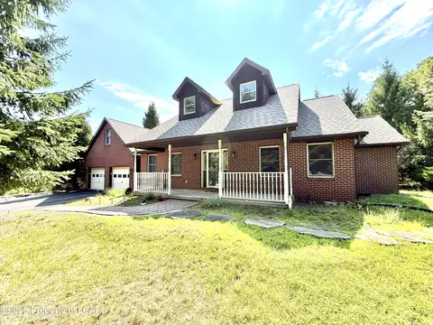 9 N Fairways Cir, Hazleton, PA 18202