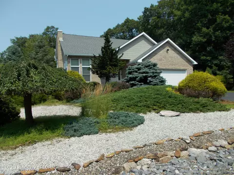 25 Glen Abbey Rd, Hazle Township, PA 18202
