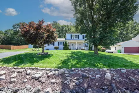 79 Valley View Dr, Mountain Top, PA 18707
