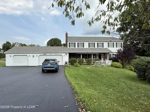 127 Klinger Dr, Sugarloaf, PA 18249