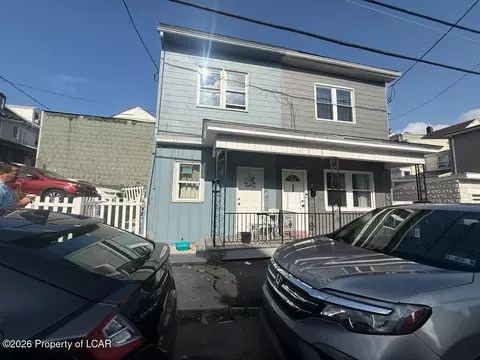 15 N Gilbert St, Shenandoah, PA 17976