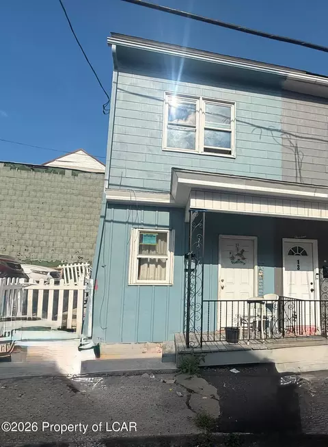 15 N Gilbert St, Shenandoah, PA 17976