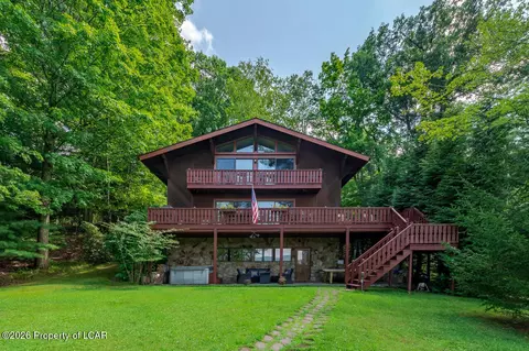 342 Four Seasons Dr, Drums, PA 18222