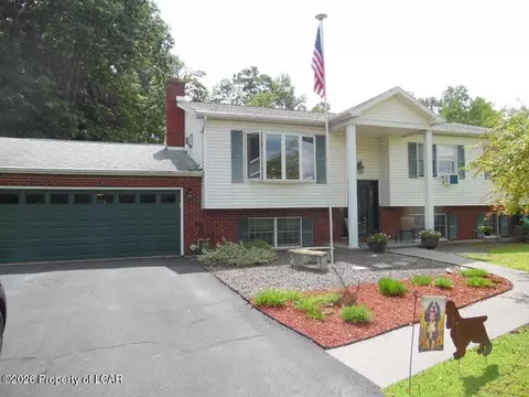 110 Sutherland Dr, Mountain Top, PA 18707