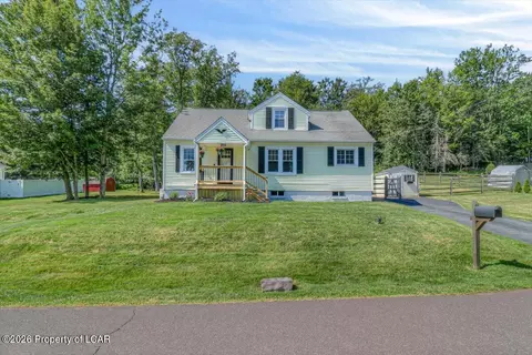 68 Maplewood Ave, Dallas, PA 18612