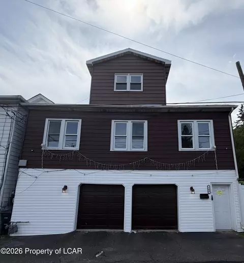 704 W 1st St, Hazleton, PA 18201