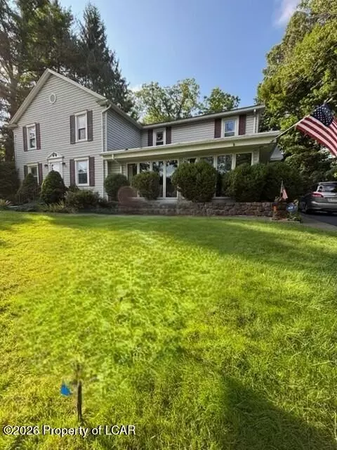 94 Country Club Rd, Dallas, PA 18612