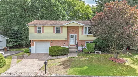 1037 Meade Ct, Hazle Township, PA 18202