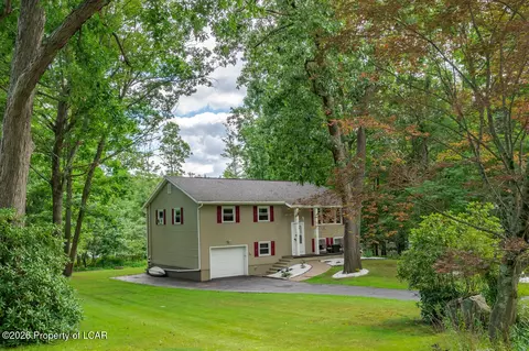 4 Mystic Dr, Mountain Top, PA 18707
